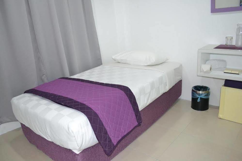 Lavender Hotel Teluk Intan Exteriör bild